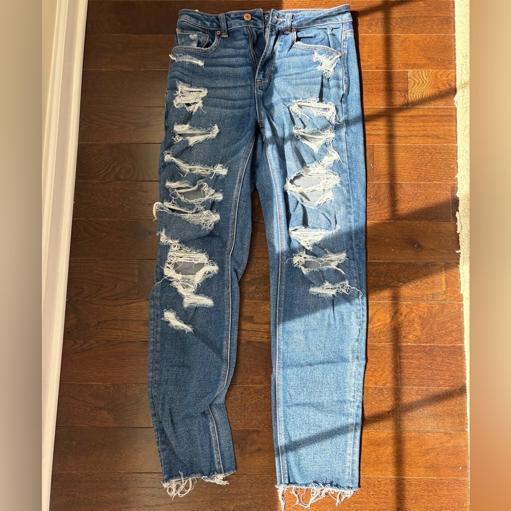 NEW American Eagle ripped mom jeans, size 4 long